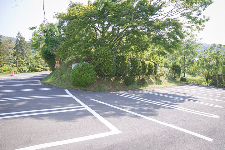 広々平面駐車場